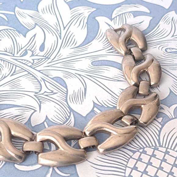 Silver tone link style bracelet - Picture 3 of 6